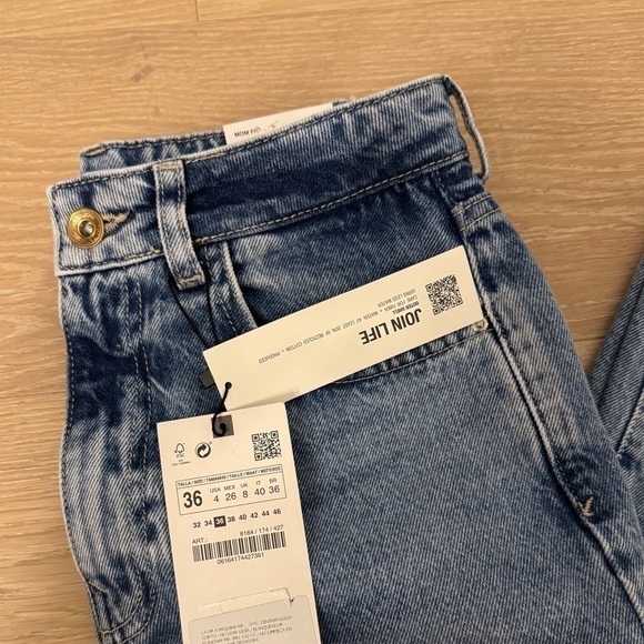 Zara Mom Fit Jeans - Picture 3 of 6